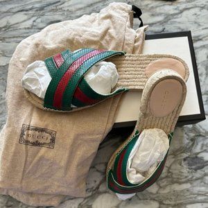 GUCCI Malaga Kid Perforated Criss Cross Espadrille Slide Sandal Emerald Red